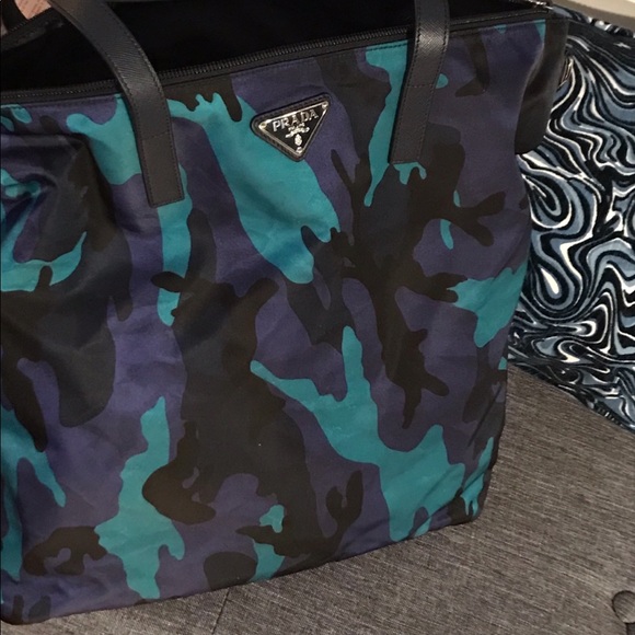 (SOLD) PRADA Women's Nylon Messenger Crossbody Bordeaux! - Picture 2 of 5